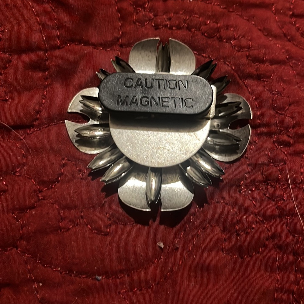 John Michael Richardson Artisan Brooch created in the USA no pin magnetic - Picture 2 of 2